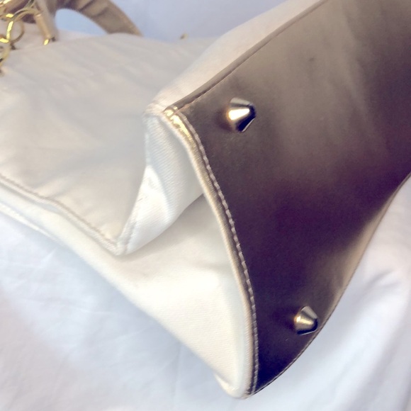 Cream and gold large canvas tote. Non brand. Gold chain & faux leather straps. - Picture 11 of 11